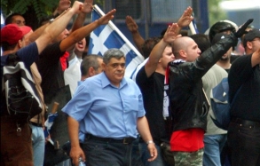 Αυτοί που μόλυναν το νερό, μας λένε τώρα πως δεν πίνεται!