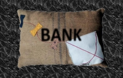 ΝΕΑ ΕΙΔΗΣΕΙΣ (Ξεφουσκώνει το “μαξιλάρι” τραπεζών και Στουρνάρα)