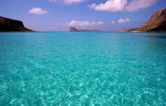 ΝΕΑ ΕΙΔΗΣΕΙΣ (Η ταμπέλα σε παραλία που κάνει θραύση στο διαδίκτυο (ΦΩΤΟ))