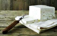 ΝΕΑ ΕΙΔΗΣΕΙΣ («Παρέδωσαν τη φέτα οδηγώντας 400.000 Έλληνες στην καταστροφή»)