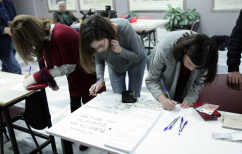 ΝΕΑ ΕΙΔΗΣΕΙΣ (Δεξιότατος : Οι πολίτες έριξαν κεντροαριστερές ρουκέτες)