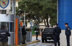 ΝΕΑ ΕΙΔΗΣΕΙΣ (Οι χρήσιμοι ηλίθιοι του Ρουβίκωνα και το διάτρητο του ΥΠΕΘΑ)