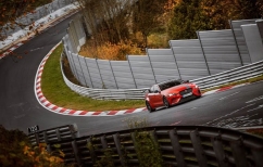 ΝΕΑ ΕΙΔΗΣΕΙΣ (H Jaguar XE SV Project 8 έσπασε το ρεκόρ της Alfa Romeo Giulia Quadrifoglio)