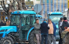 ΝΕΑ ΕΙΔΗΣΕΙΣ (Οι αγρότες έβγαλαν τα τρακτέρ στους δρόμους συνεχίζοντας τις κινητοποίησεις)