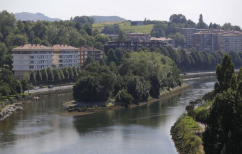 ΝΕΑ ΕΙΔΗΣΕΙΣ (Ένα νησί που χωρίζει δύο χώρες, αλλάζει χέρια κάθε έξι μήνες)