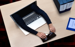 ΝΕΑ ΕΙΔΗΣΕΙΣ (Ρωσία: 17 εκατ. δολάρια έκλεψαν οι χάκερς μέσα σε ένα χρόνο από τράπεζες)