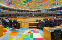 ΝΕΑ ΕΙΔΗΣΕΙΣ (Μαξιλάρι ασφαλείας και μικρή επιμήκυνση τα επικρατέστερα ενδεχόμενα για το Eurogroup)