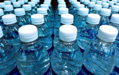 ΝΕΑ ΕΙΔΗΣΕΙΣ (Έρευνα: Το 90% των μπουκαλιών εμφιαλωμένου νερού περιέχουν κομμάτια πλαστικού)