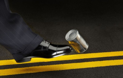 ΝΕΑ ΕΙΔΗΣΕΙΣ (Η μοίρα τού να είσαι «τενεκεδάκι»…)