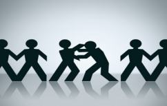 ΝΕΑ ΕΙΔΗΣΕΙΣ («Είν’ επικίνδυνον πράγμα η βία»)