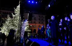 ΝΕΑ ΕΙΔΗΣΕΙΣ (Ο Γιάννης Μπουτάρης άναψε το τελευταίο του -ως δήμαρχος- Χριστουγεννιάτικο δέντρο)